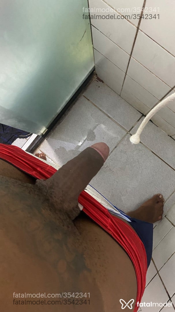 Acompanhante homem morena (o) de olhos castanhos - Diamantenegro