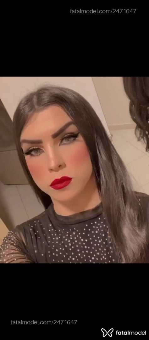 Acompanhante mulher trans com cabelo castanho de olhos verdes - Luanny Moura