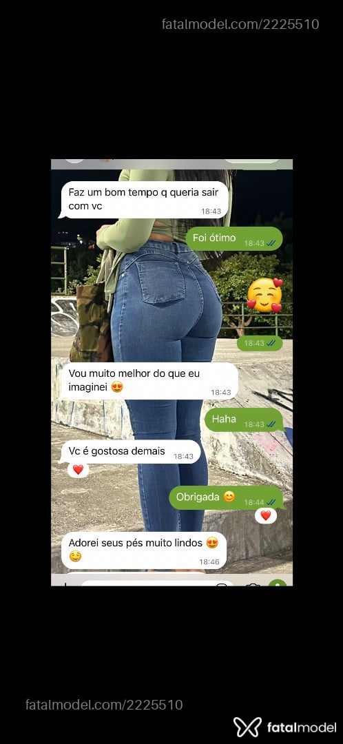 Acompanhante mulher trans morena (o) de olhos pretos - Manuela