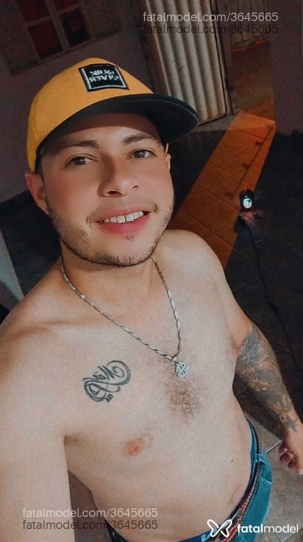 Acompanhante homem com cabelo castanho de olhos castanhos - Marcelino Silva