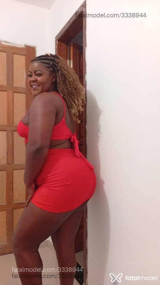 Acompanhante mulher com cabelo castanho de olhos pretos - Penélope
