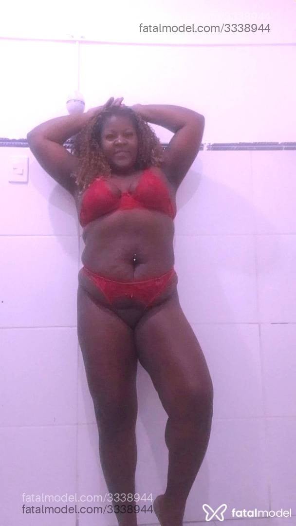 Acompanhante mulher com cabelo castanho de olhos pretos - Penélope