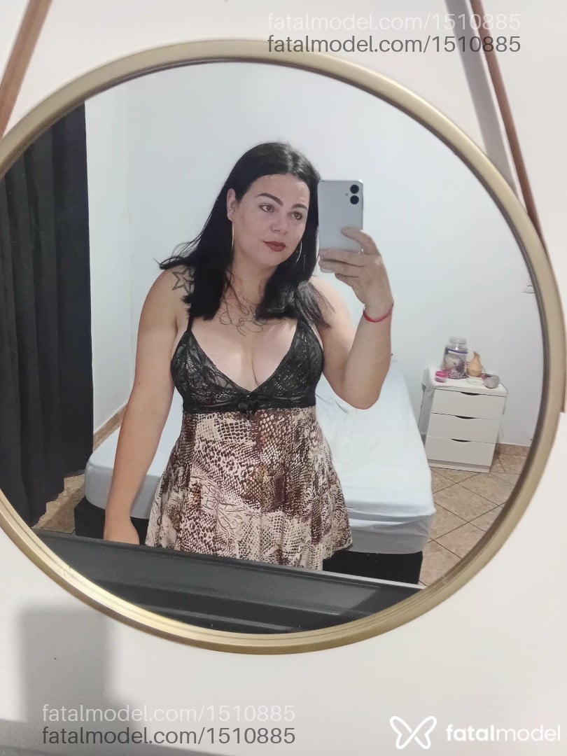 Acompanhante travesti com cabelo castanho de olhos castanhos - Isabela