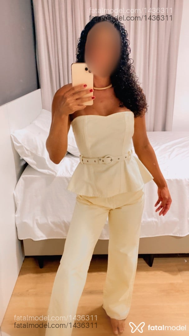 Acompanhante mulher com cabelo castanho de olhos castanhos - Ivy Milani