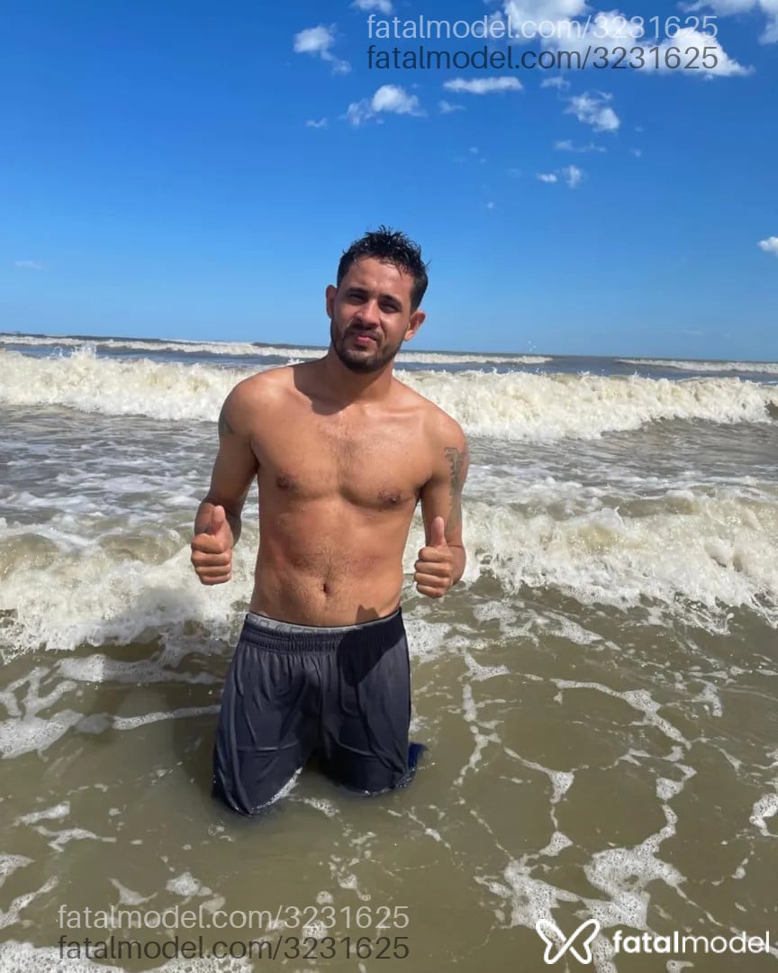 Acompanhante homem com cabelo castanho de olhos castanhos - Carllin