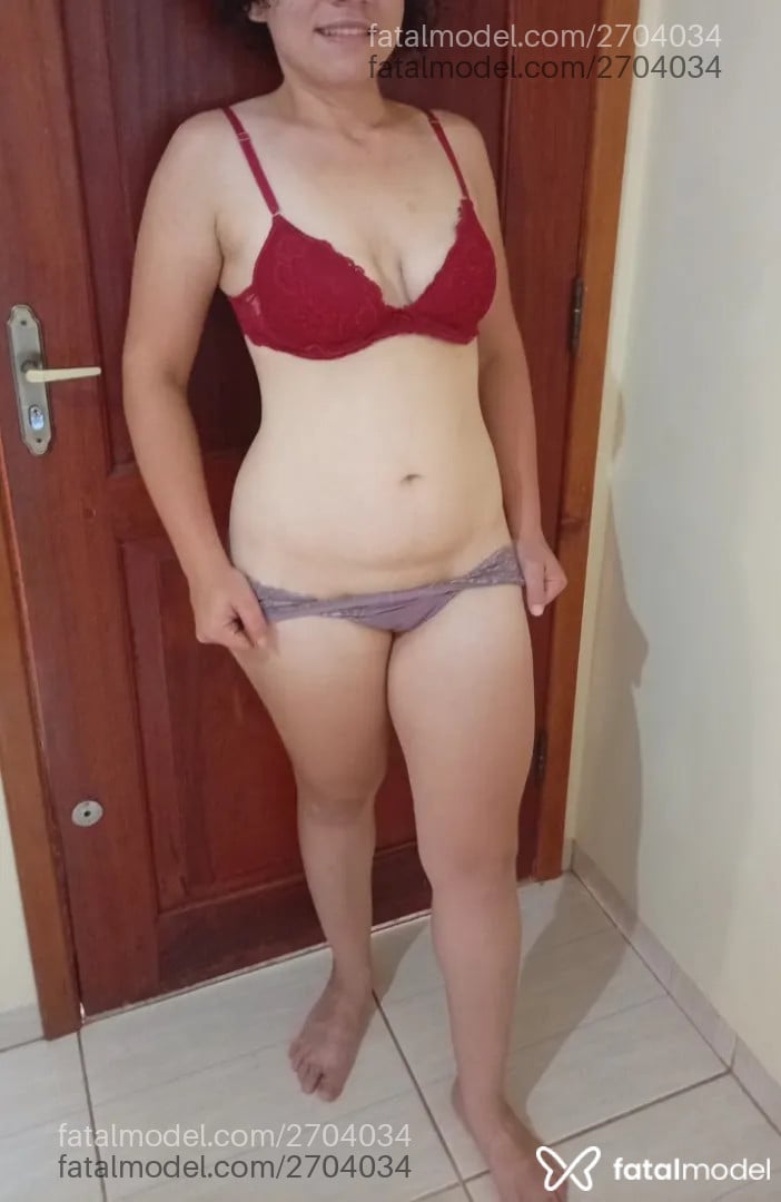 Acompanhante mulher com cabelo castanho de olhos verdes - Ana Medeiros