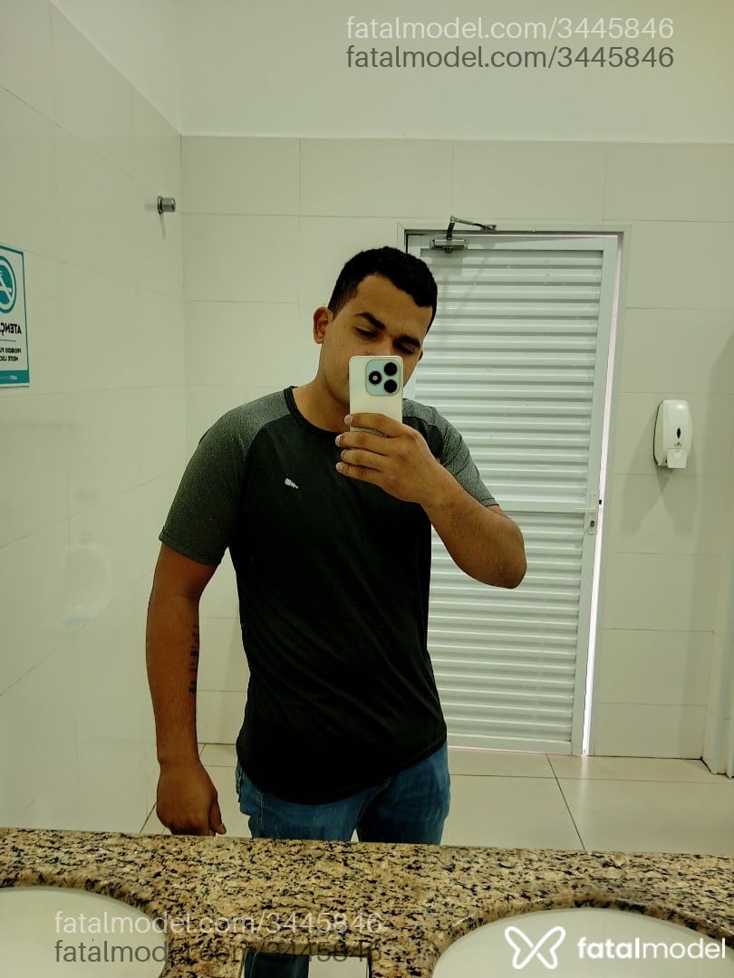 Acompanhante homem com cabelo castanho de olhos castanhos - Morenodnl