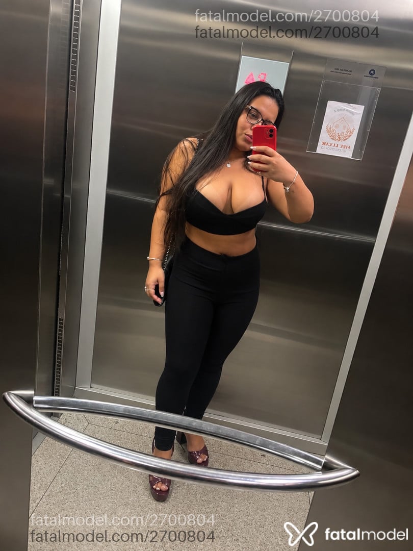 Acompanhante mulher morena (o) de olhos castanhos - Medusa