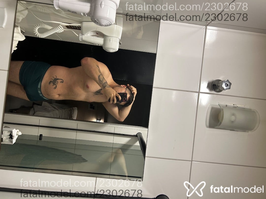 Acompanhante homem com cabelo castanho de olhos castanhos - Pedro