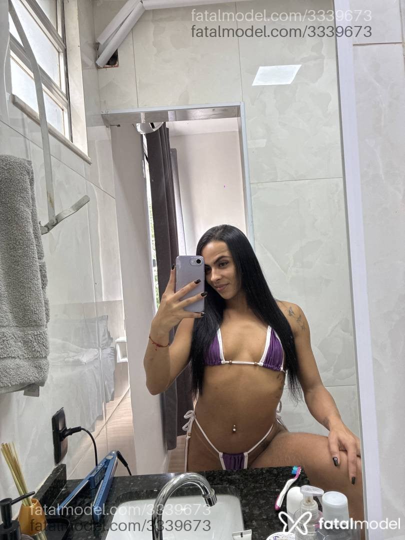 Acompanhante mulher morena (o) de olhos pretos - Eva Bellini