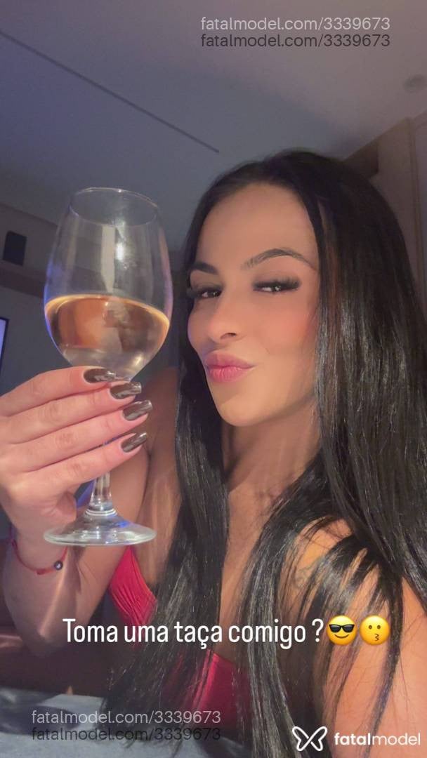 Acompanhante mulher morena (o) de olhos pretos - Eva Bellini