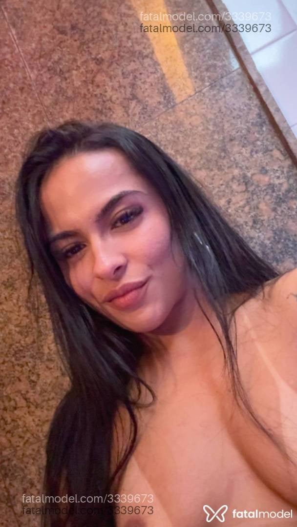 Acompanhante mulher morena (o) de olhos pretos - Eva Bellini