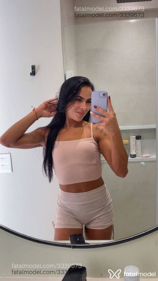 Acompanhante mulher morena (o) de olhos pretos - Eva Bellini
