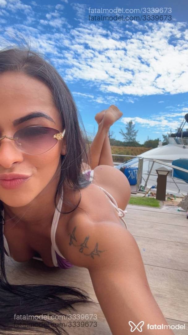 Acompanhante mulher morena (o) de olhos pretos - Eva Bellini