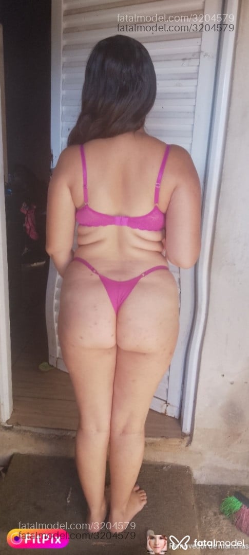 Acompanhante mulher com cabelo castanho de olhos pretos - Isah