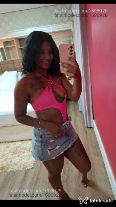 Acompanhante mulher com cabelo castanho de olhos castanhos - Lua