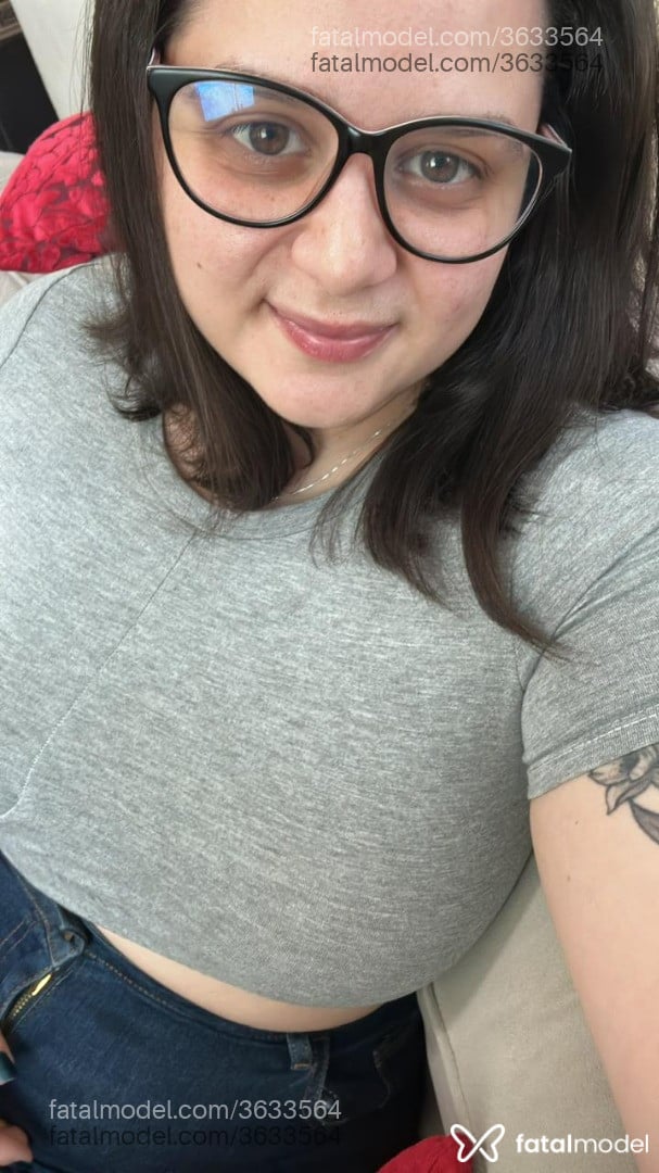 Acompanhante mulher morena (o) de olhos mel - Estrela