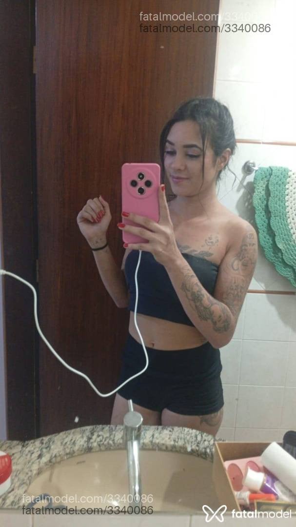 Acompanhante mulher com cabelo castanho de olhos castanhos - Hillary