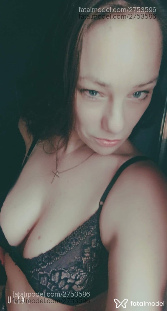 Acompanhante mulher loira (o) de olhos azuis - Julie Squalor