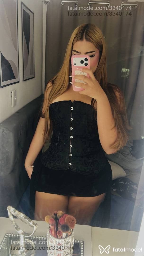 Acompanhante mulher trans loira (o) de olhos mel - Vitória kelly