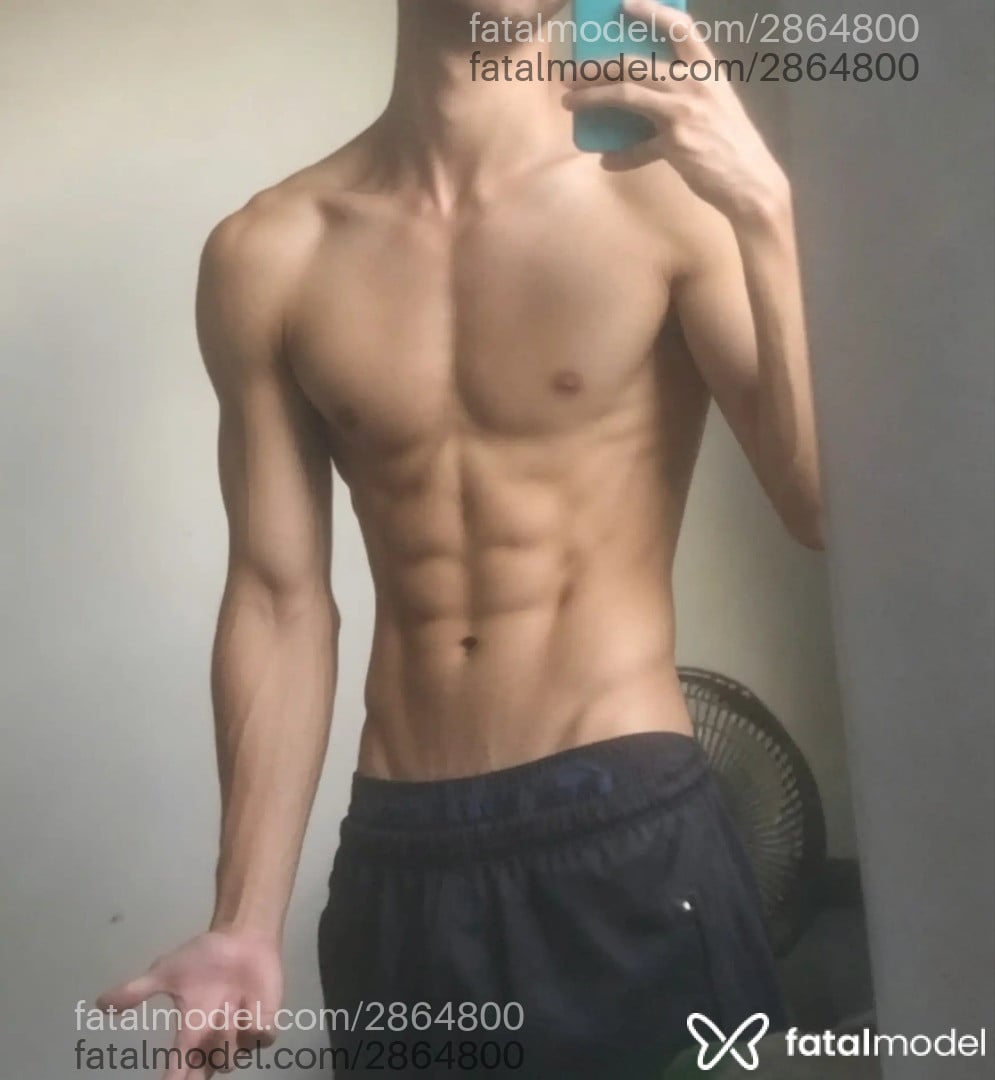 Acompanhante homem com cabelo castanho de olhos castanhos - João Filipe
