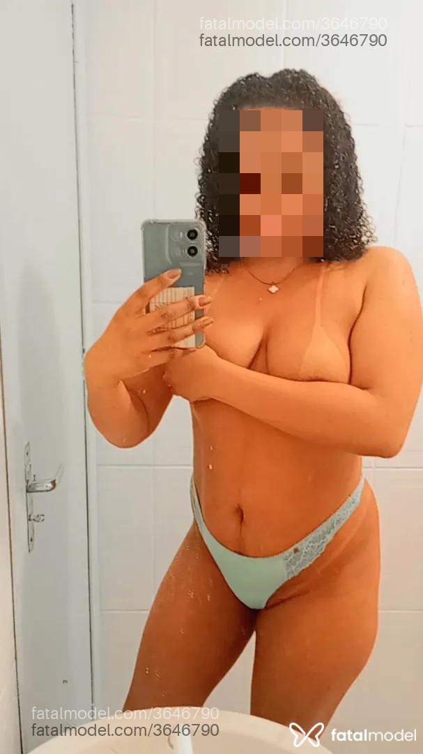 Acompanhante mulher morena (o) de olhos pretos - Ah Morena
