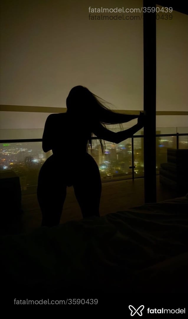 Acompanhante mulher com cabelo castanho de olhos castanhos - Marina