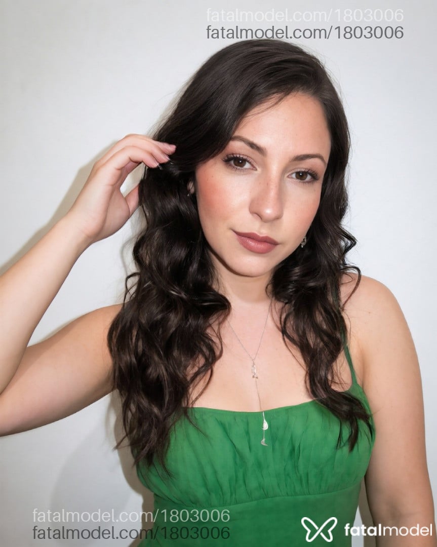 Acompanhante mulher ruiva (o) de olhos pretos - Beatriz Torugo