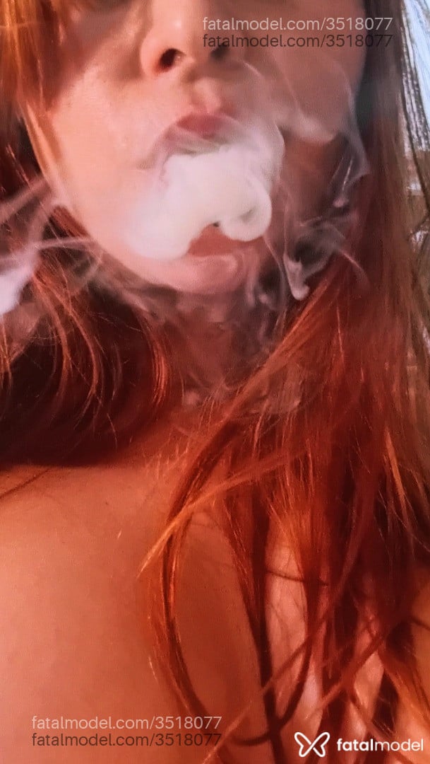 Acompanhante mulher ruiva (o) de olhos castanhos - Larocka