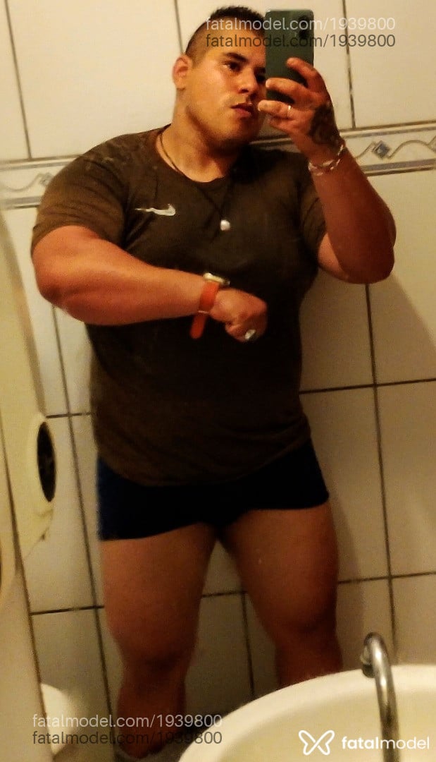 Acompanhante homem morena (o) de olhos pretos - Dyoni
