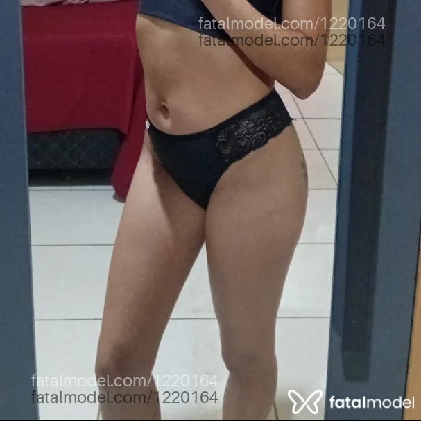 Acompanhante mulher com cabelo castanho de olhos castanhos - Deisy