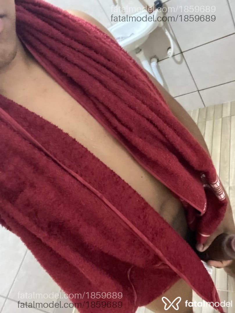 Acompanhante homem morena (o) de olhos pretos - Silva