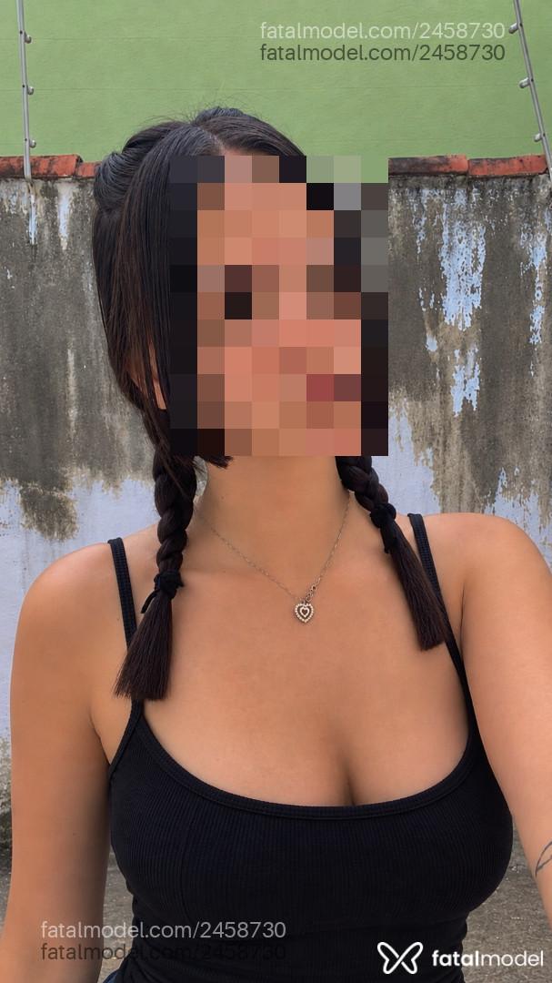 Acompanhante mulher com cabelo castanho de olhos castanhos - Esther Nômade
