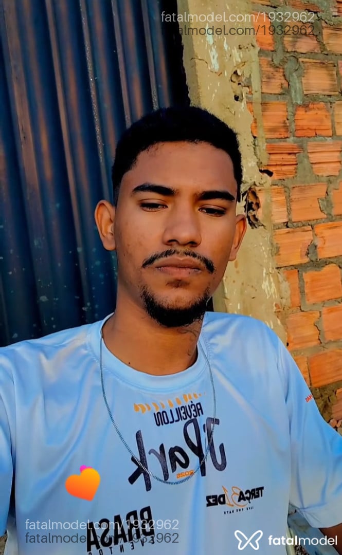 Acompanhante homem morena (o) de olhos castanhos - Victor Luan