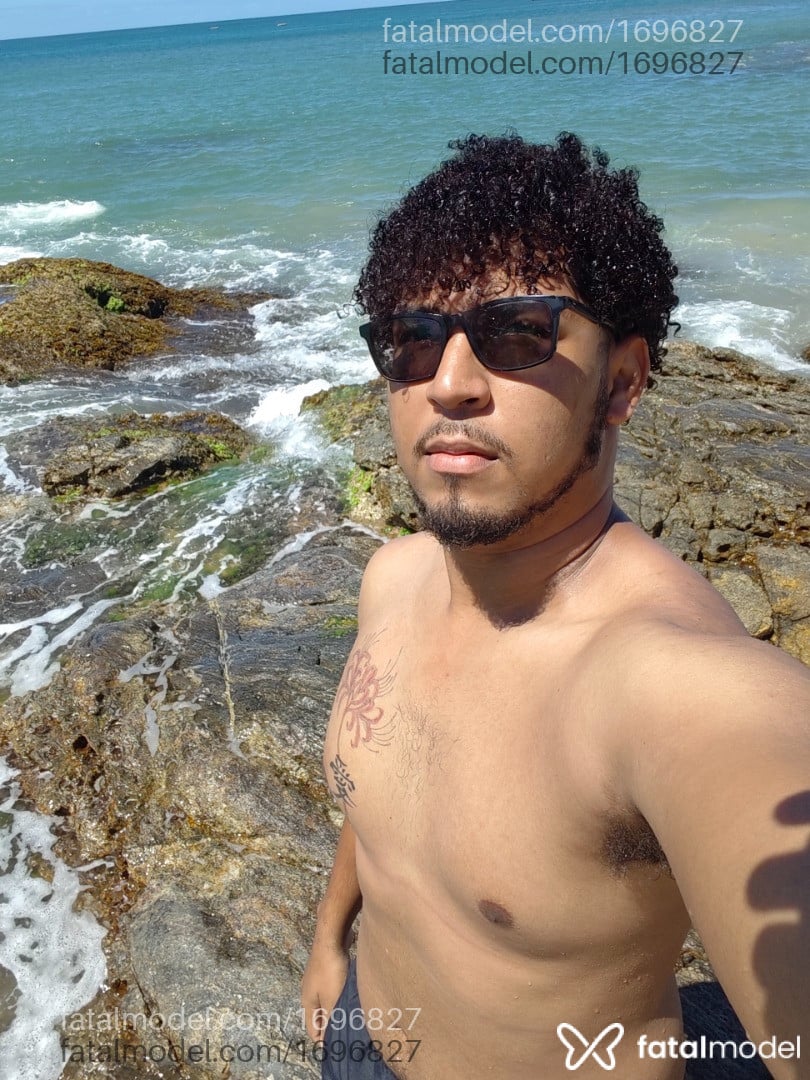 Acompanhante homem com cabelo castanho de olhos castanhos - Victor