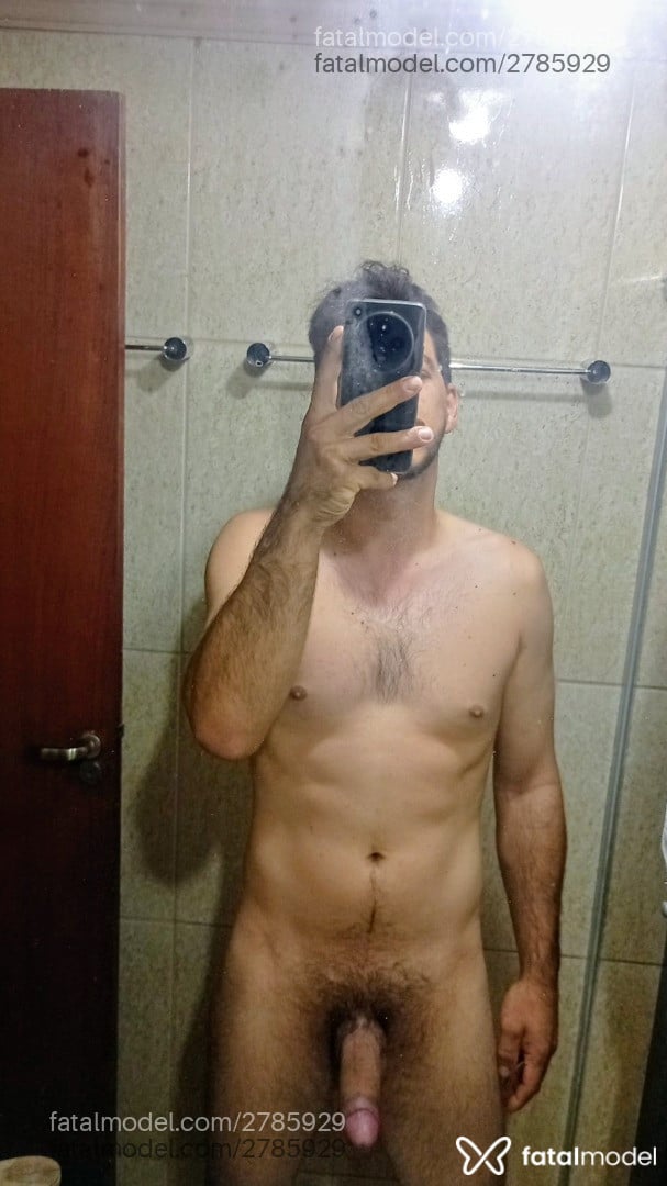 Acompanhante homem com cabelo castanho de olhos castanhos - Conrado