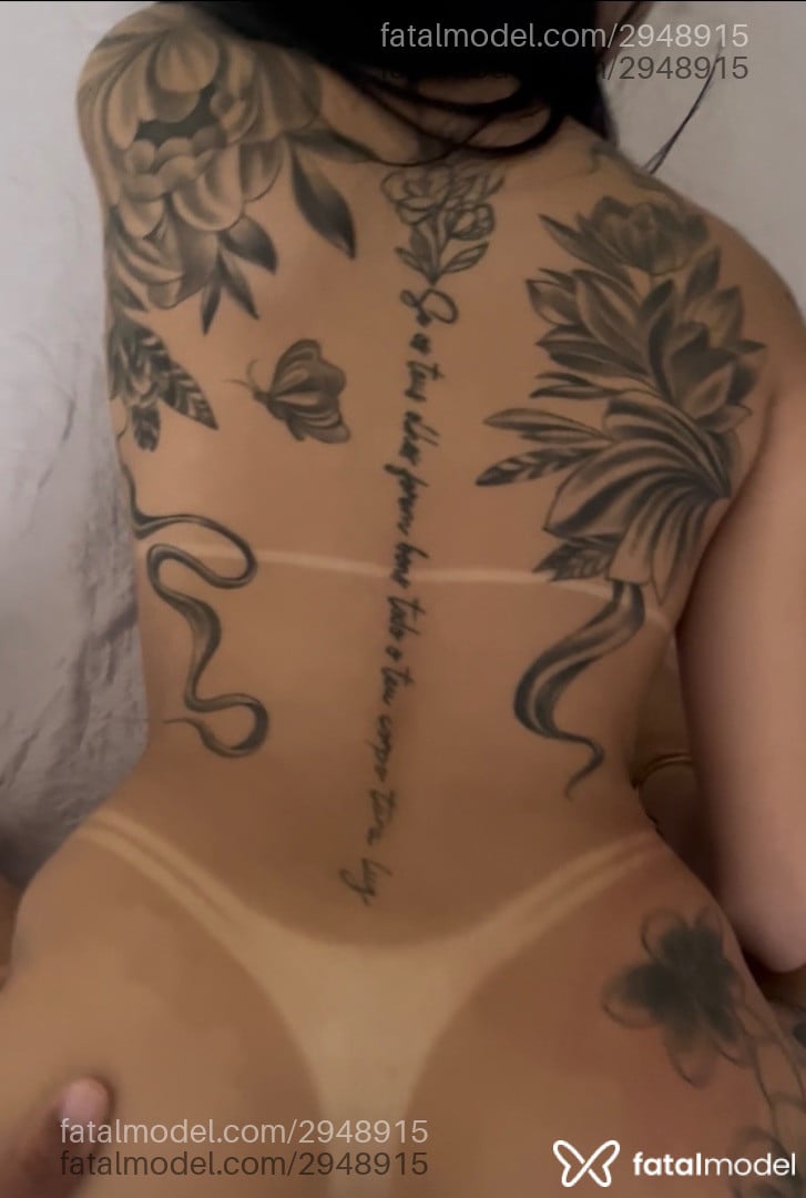Acompanhante mulher morena (o) de olhos castanhos - França