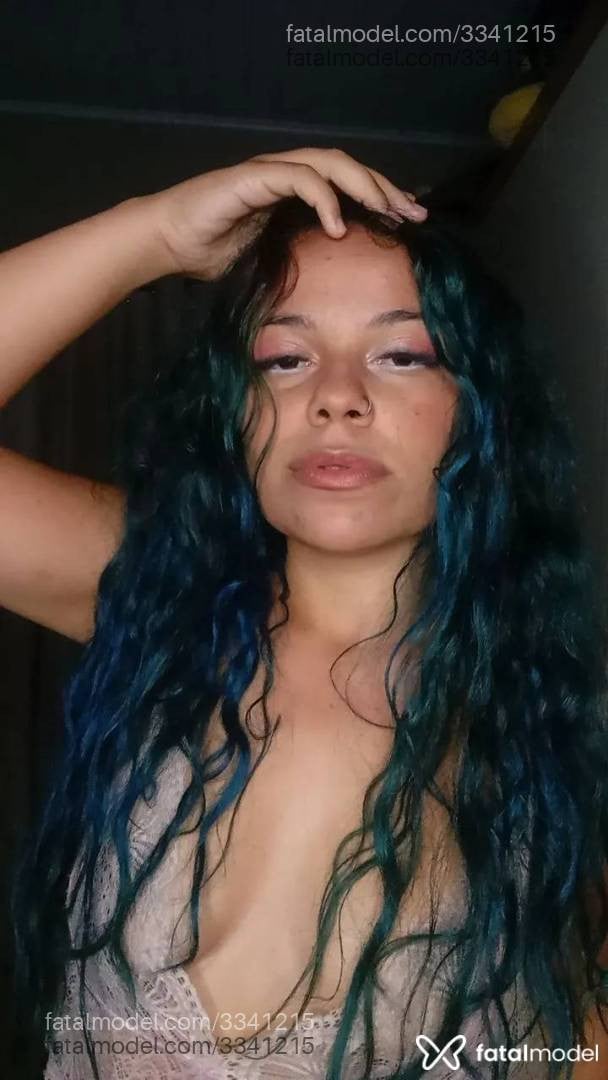 Acompanhante mulher com cabelo colorido de olhos pretos - Jessica