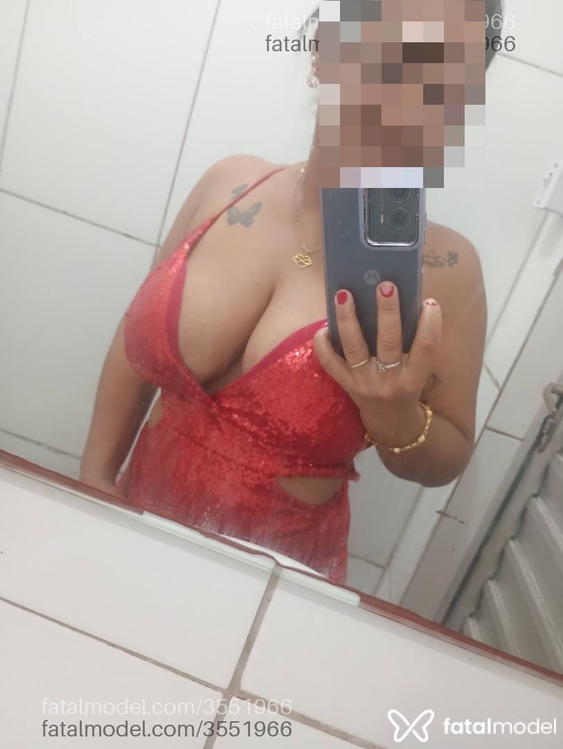 Acompanhante mulher com cabelo castanho de olhos pretos - Cleide