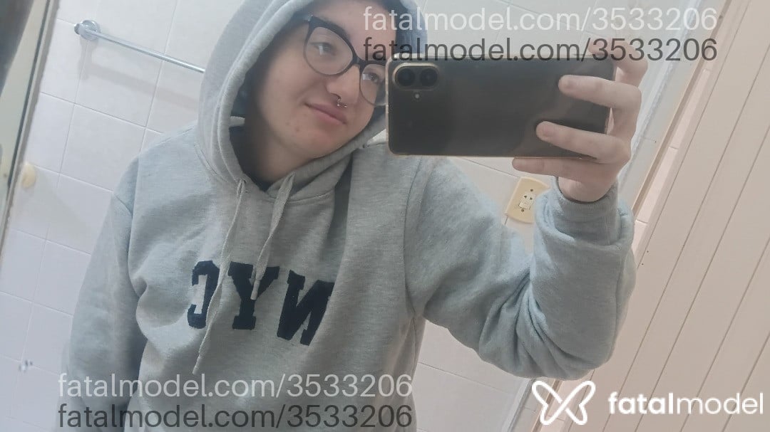 Acompanhante mulher morena (o) de olhos mel - Ruby