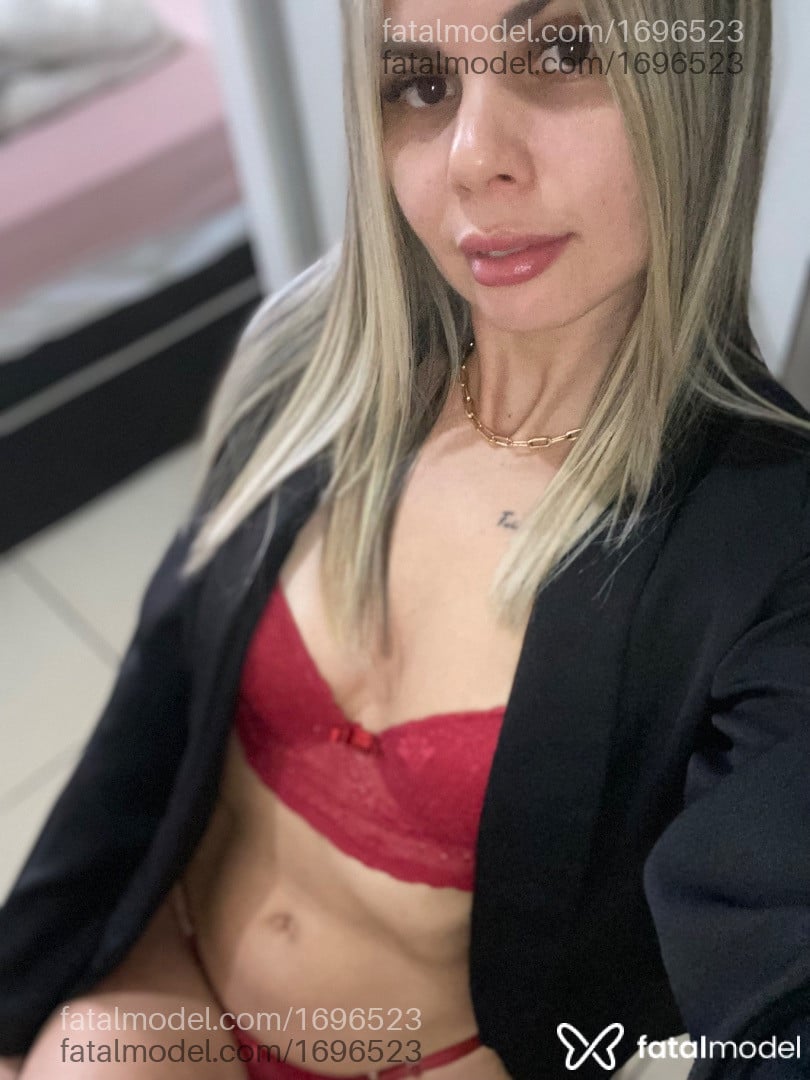 Acompanhante mulher loira (o) de olhos castanhos - Pietra
