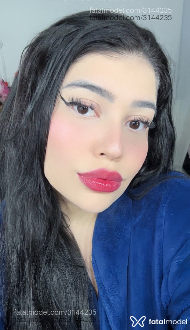 Acompanhante mulher morena (o) de olhos pretos - Amanda Zahir