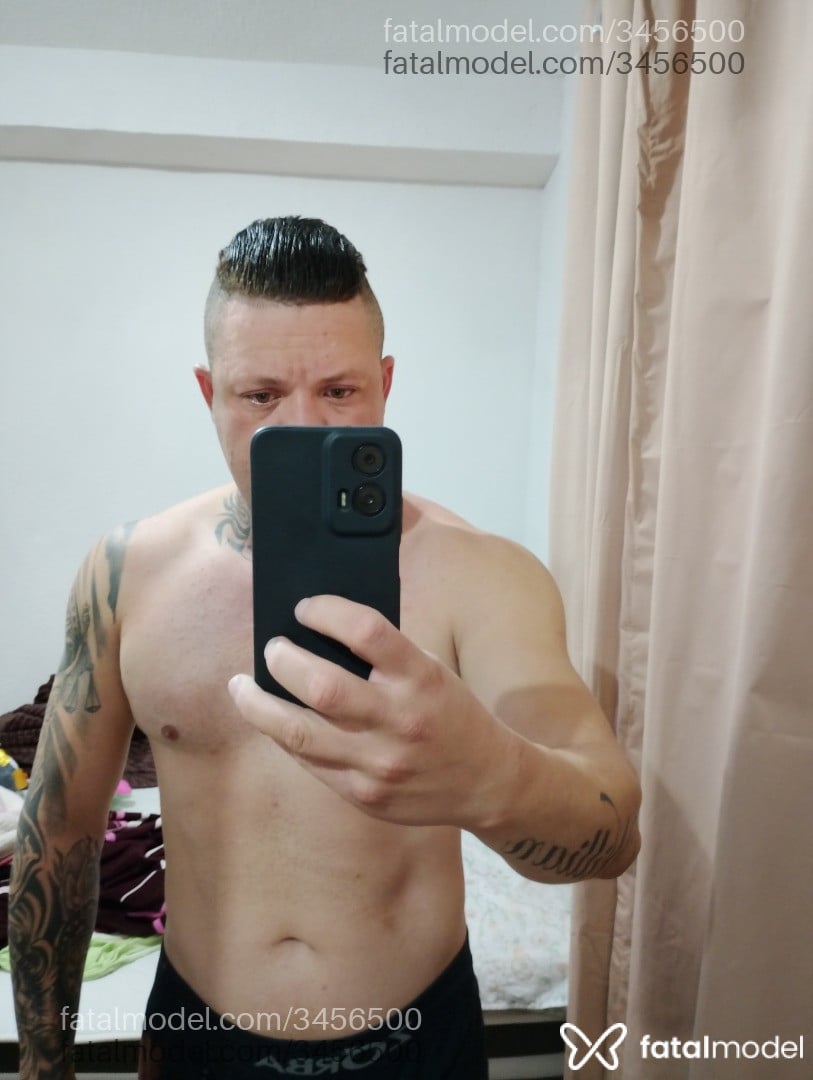 Acompanhante homem com cabelo castanho de olhos mel - Leandro