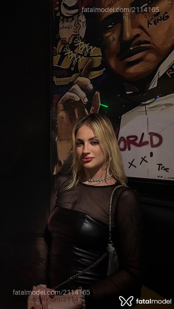 Acompanhante mulher loira (o) de olhos verdes - Yassss