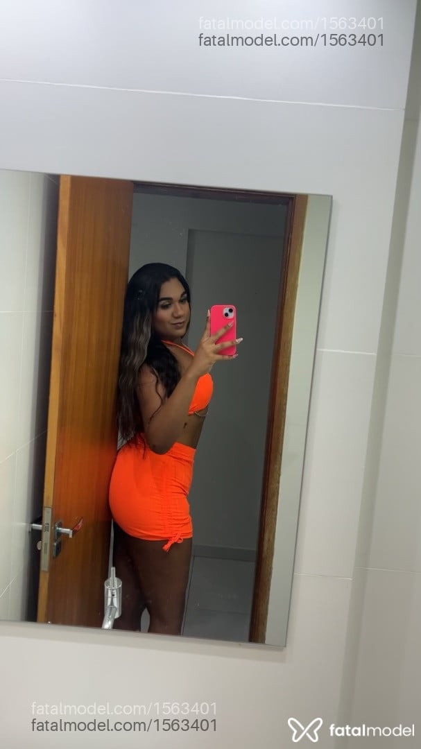 Acompanhante mulher trans loira (o) de olhos castanhos - Manuella Santos