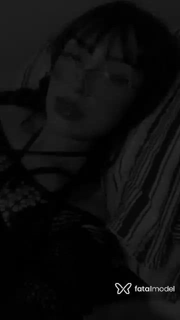 Acompanhante mulher morena (o) de olhos castanhos - Lua