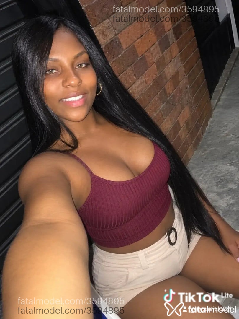 Acompanhante mulher morena (o) de olhos mel - Brigadeirao