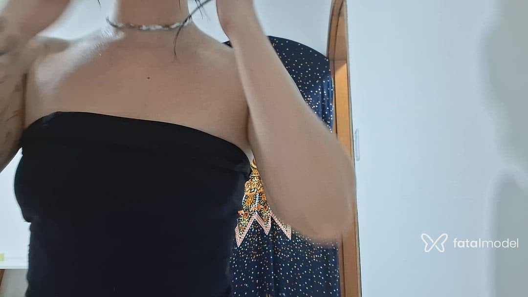 Acompanhante mulher morena (o) de olhos castanhos - Lua