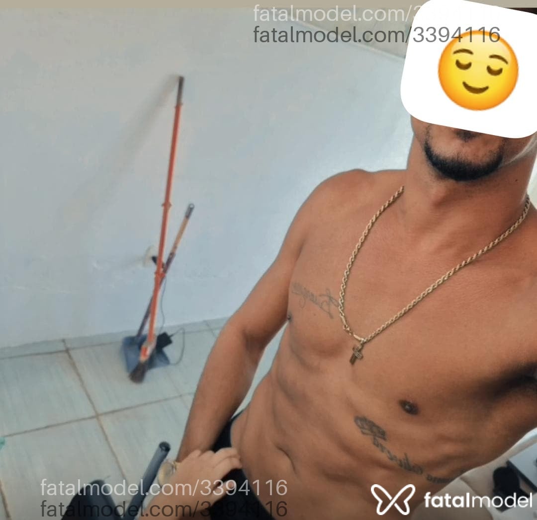 Acompanhante homem com cabelo castanho de olhos castanhos - Lucas