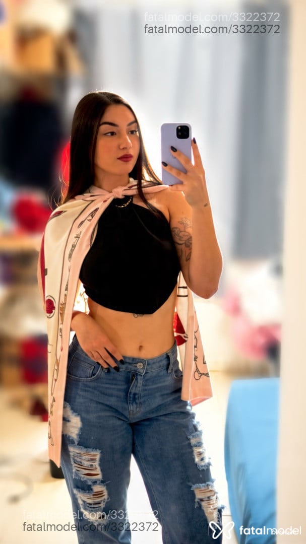 Acompanhante mulher morena (o) de olhos pretos - Alice